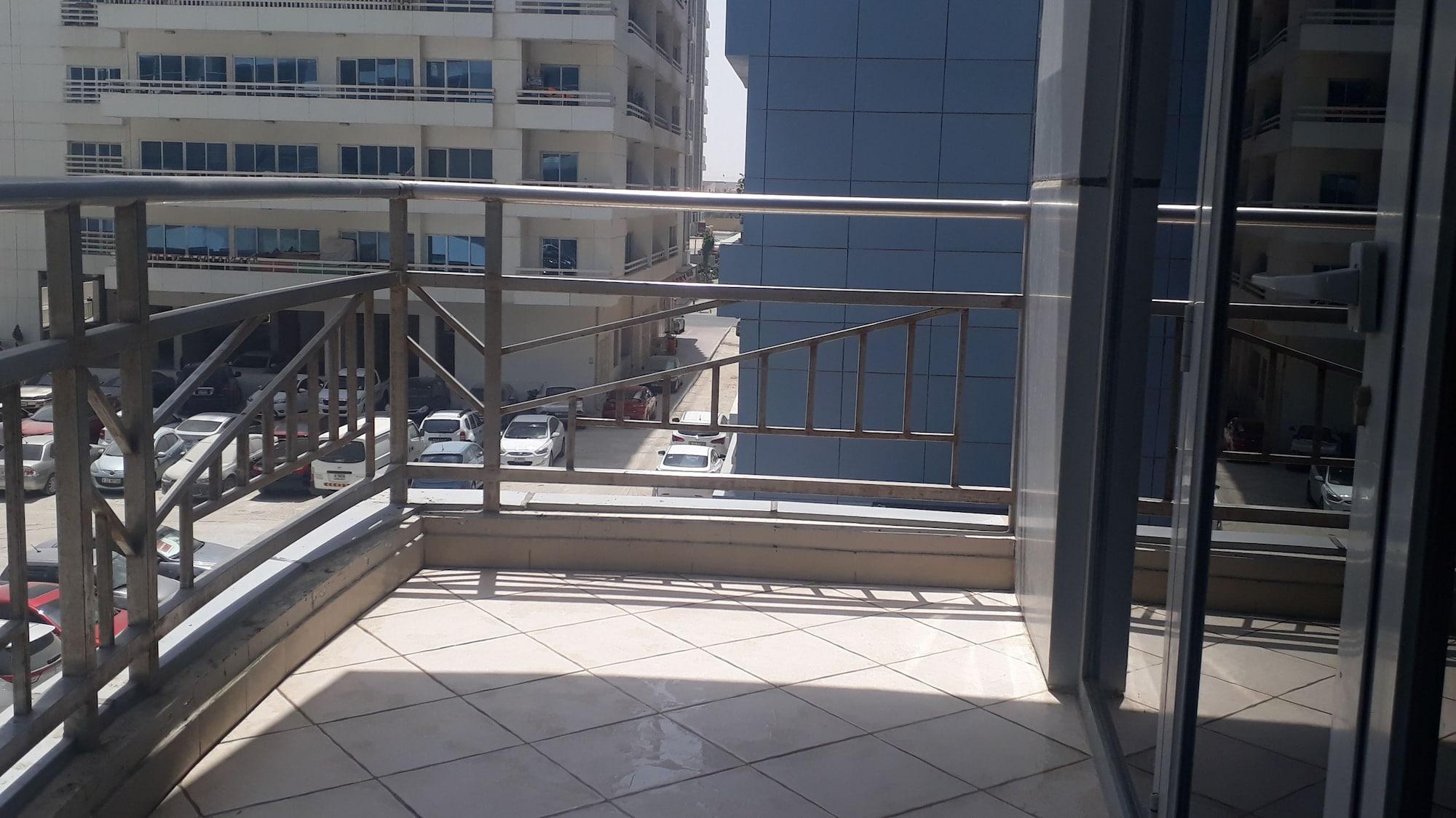 Al Waleed Palace Hotel Apartment Al Barsha Dubai Exterior photo