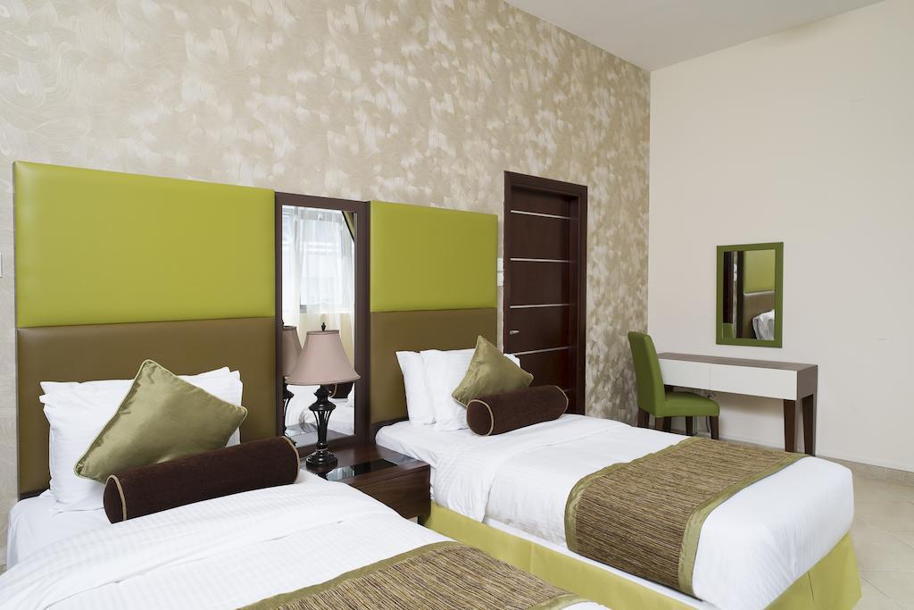Al Waleed Palace Hotel Apartment Al Barsha Dubai Exterior photo