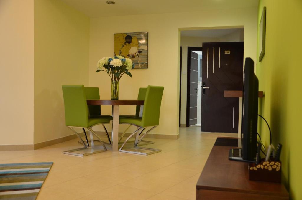 Al Waleed Palace Hotel Apartment Al Barsha Dubai Exterior photo